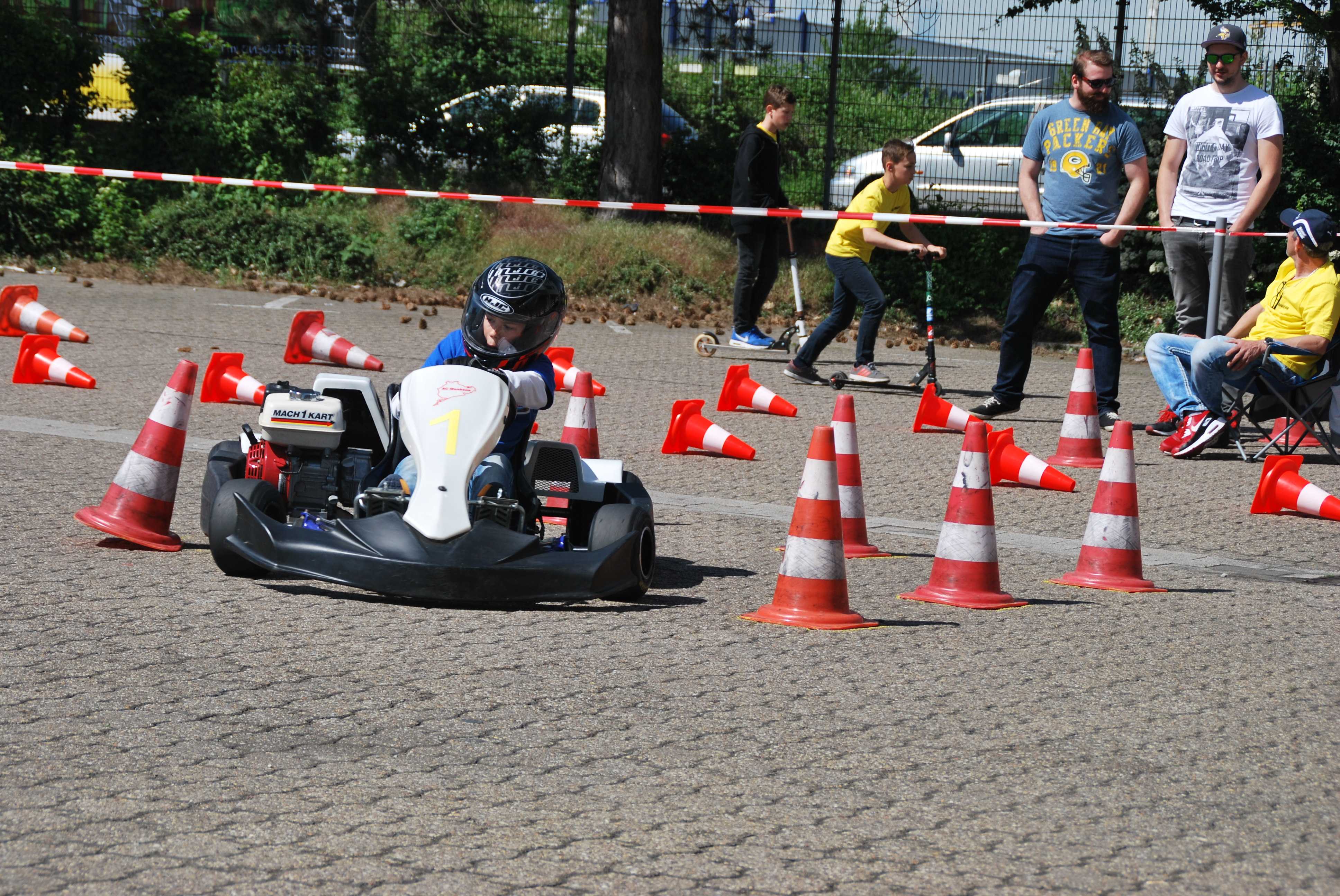Die Kleinen zeigen's den Großen, als es hieß: Start frei in Bad Salzuflen beim 2. Vorlauf der NRW- und Deutschen Meisterschaft im Jugendkart…