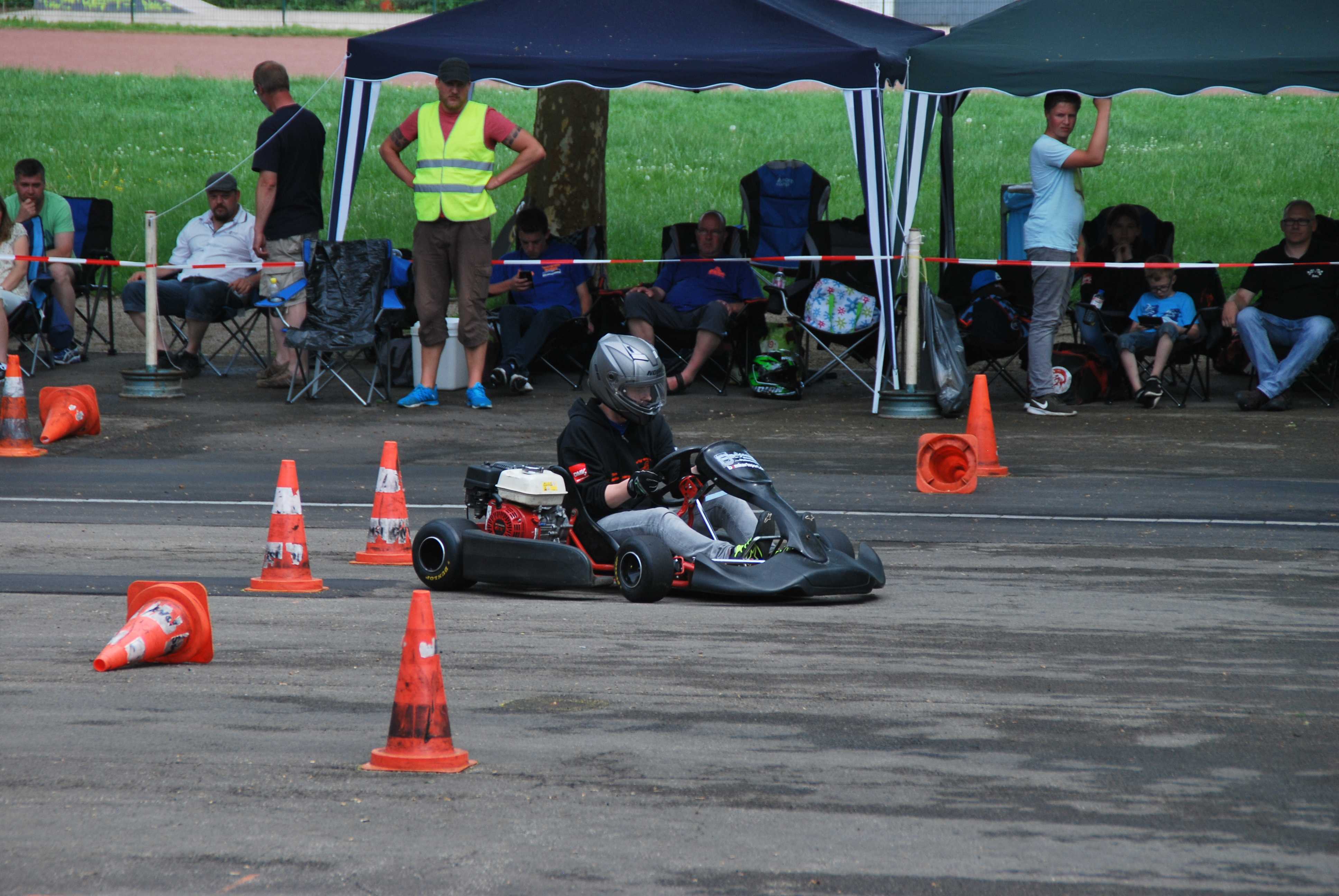 Durch einige Neuerungen war beim ersten DM- und NRW-Vorlauf im Kartslalom nicht das ganze Starterfeld von Anfang an anwesend. Gestartet wird…