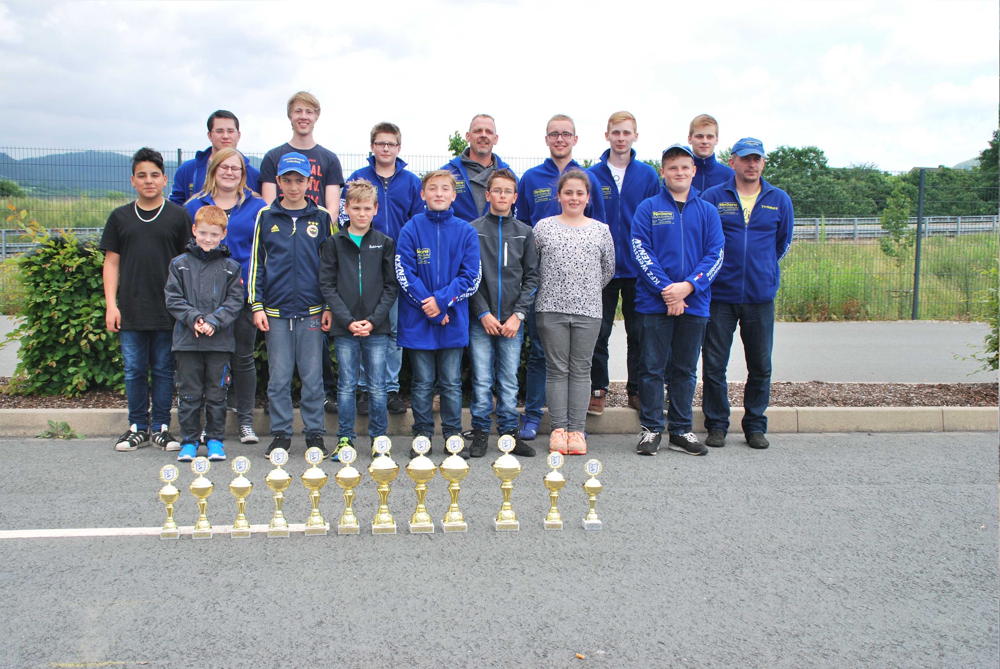 Mit 17 Startern fuhren die Motorsportfreunde Plettenberg am Sonntag auf dem nagelneuen Kartslalom-Platz des AMC Velmede im Hochsauerland vor…